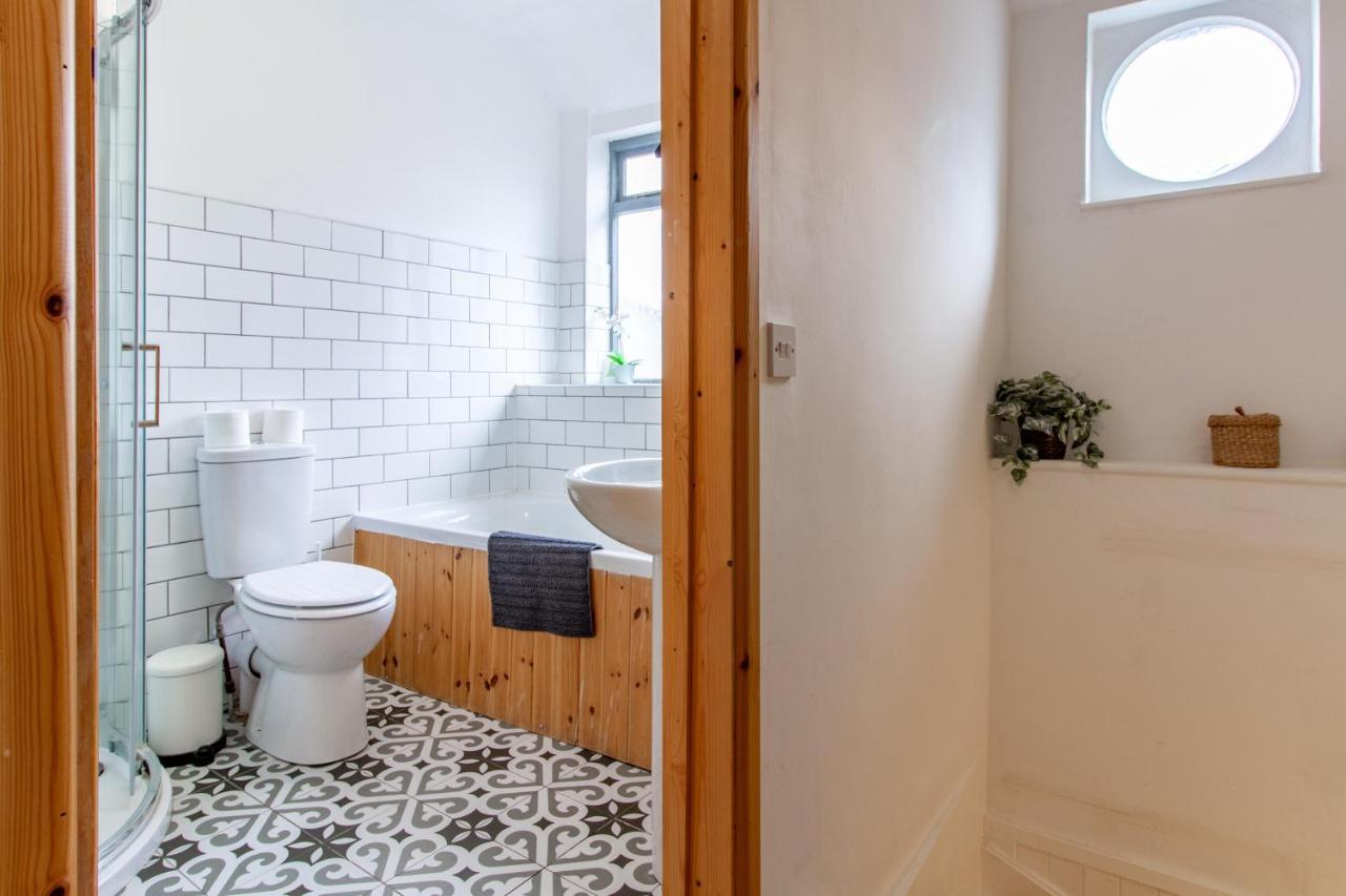 The Shoe Box Cottage With Allocated Parking Malmesbury Exterior foto